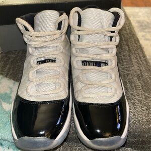 Reduced Price Nike Air Jordan 11 Retro GS size 5.5Y